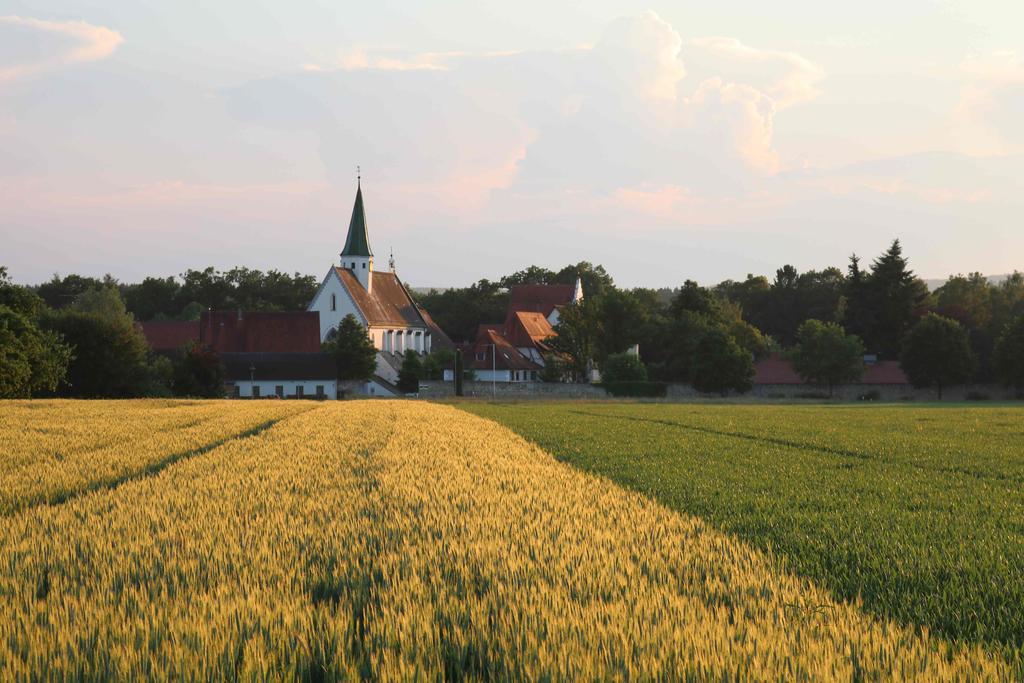 Tagungshaus Kloster Heiligkreuztal Altheim  Extérieur photo