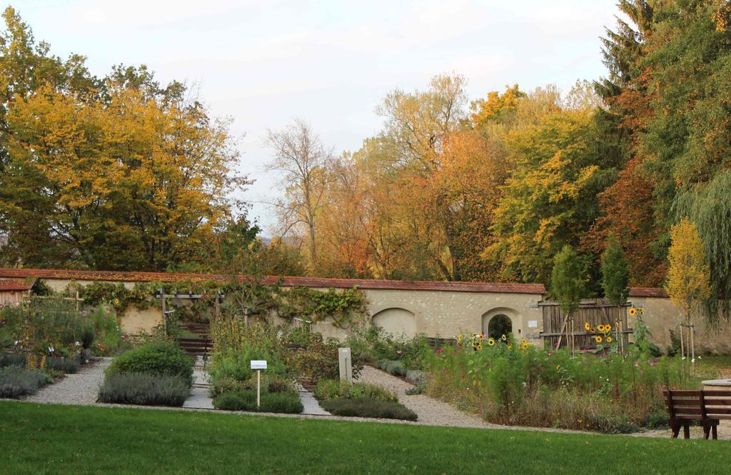 Tagungshaus Kloster Heiligkreuztal Altheim  Extérieur photo